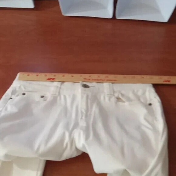 DKNY Jeans women's size 8 white Distress jeans - Picture 12 of 16